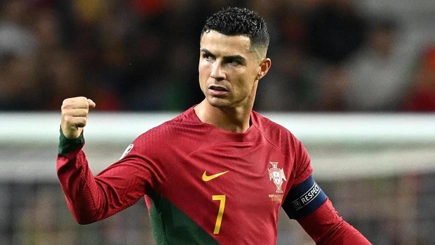 cau-thu-bong-da-cristiano-ronaldo-bieu-tuong-cua-dinh-cao-phong-cach-thi-dau-va-nghi-luc-phi-thuong-2501